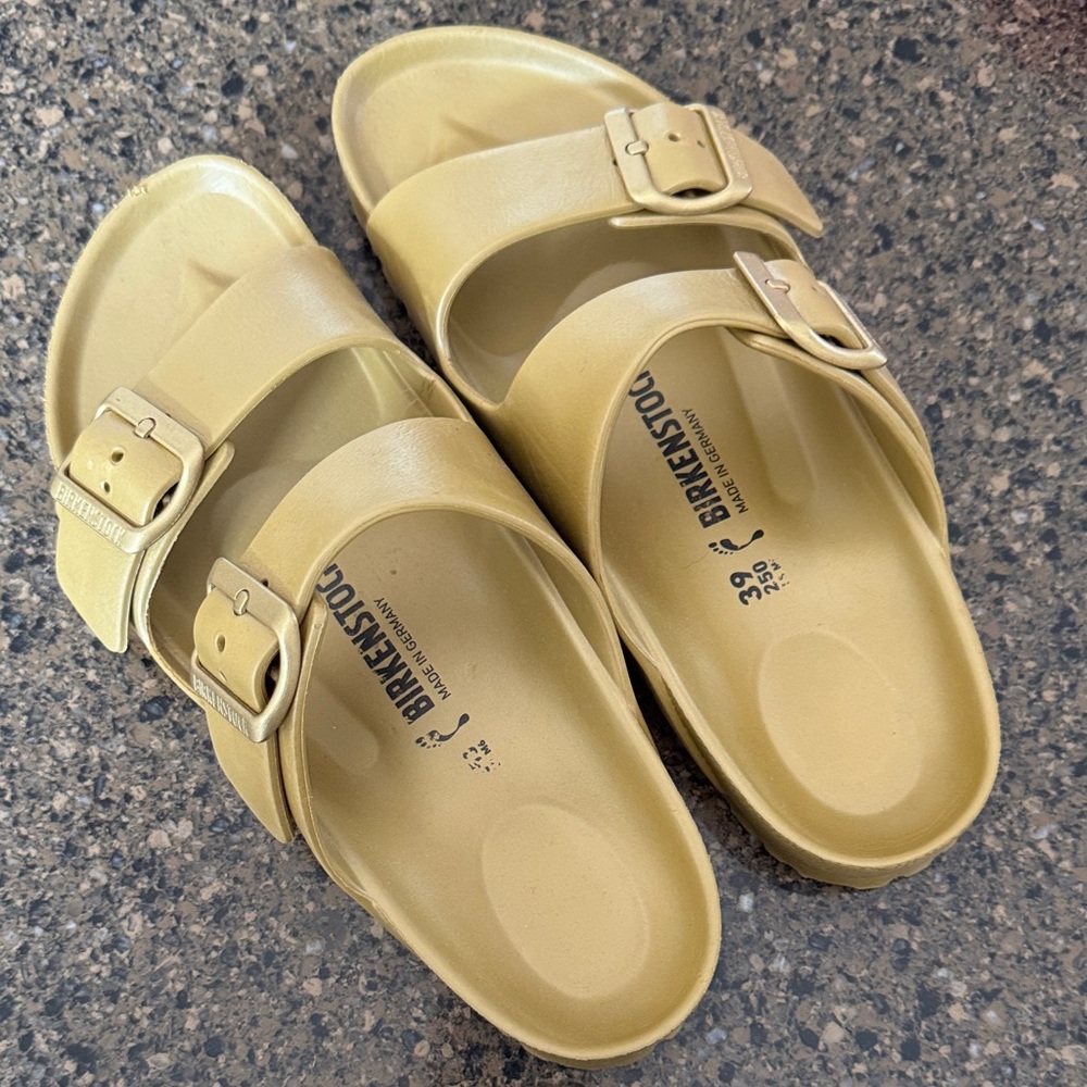 Birkenstock! Just in time for Summer! Size 8, great shape!